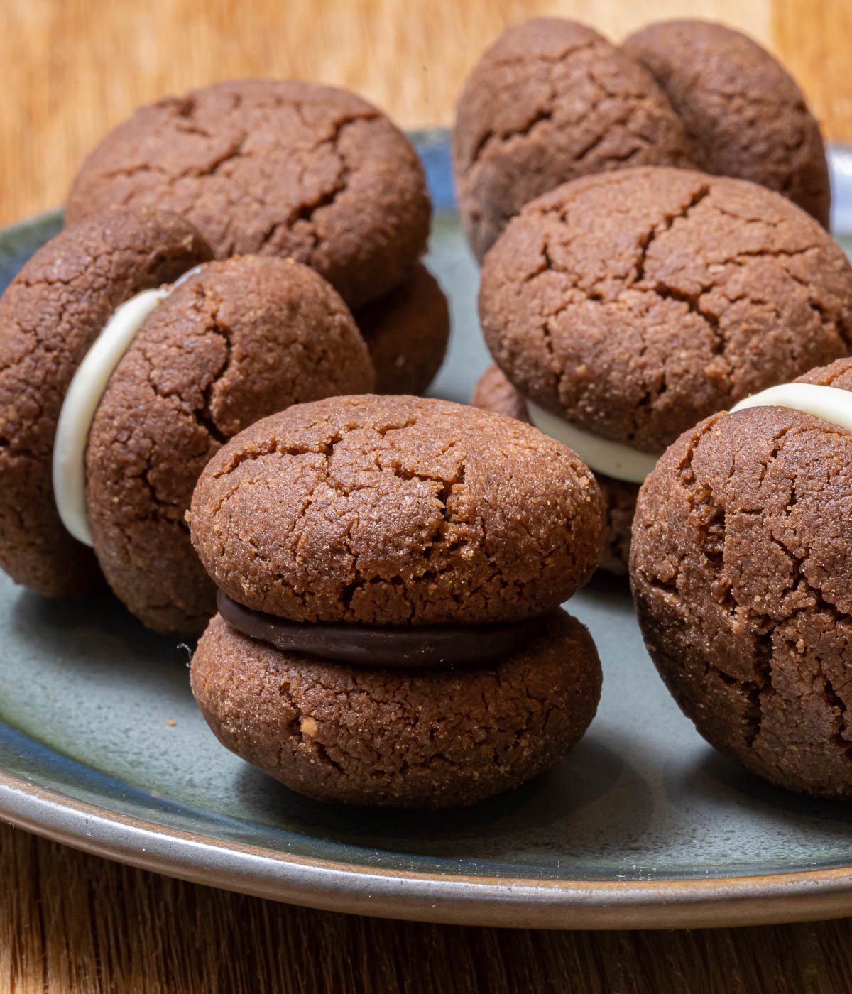 Food foto van Italiaanse koekjes. Baci di dama is een specialiteit uit Tortona in de regio Piemonte