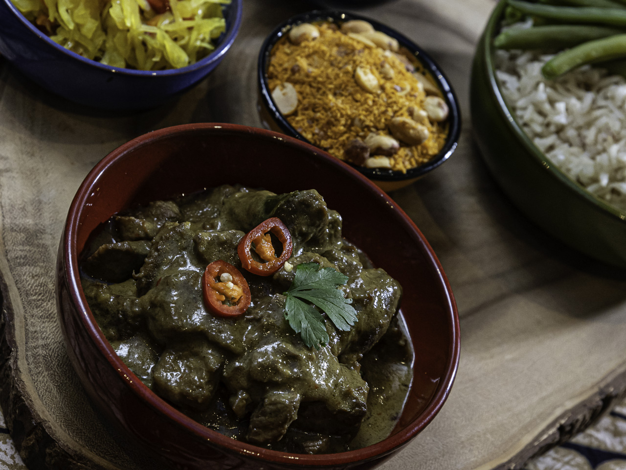 Indonesische rijsttafel, laos, gember, pepers, rijst