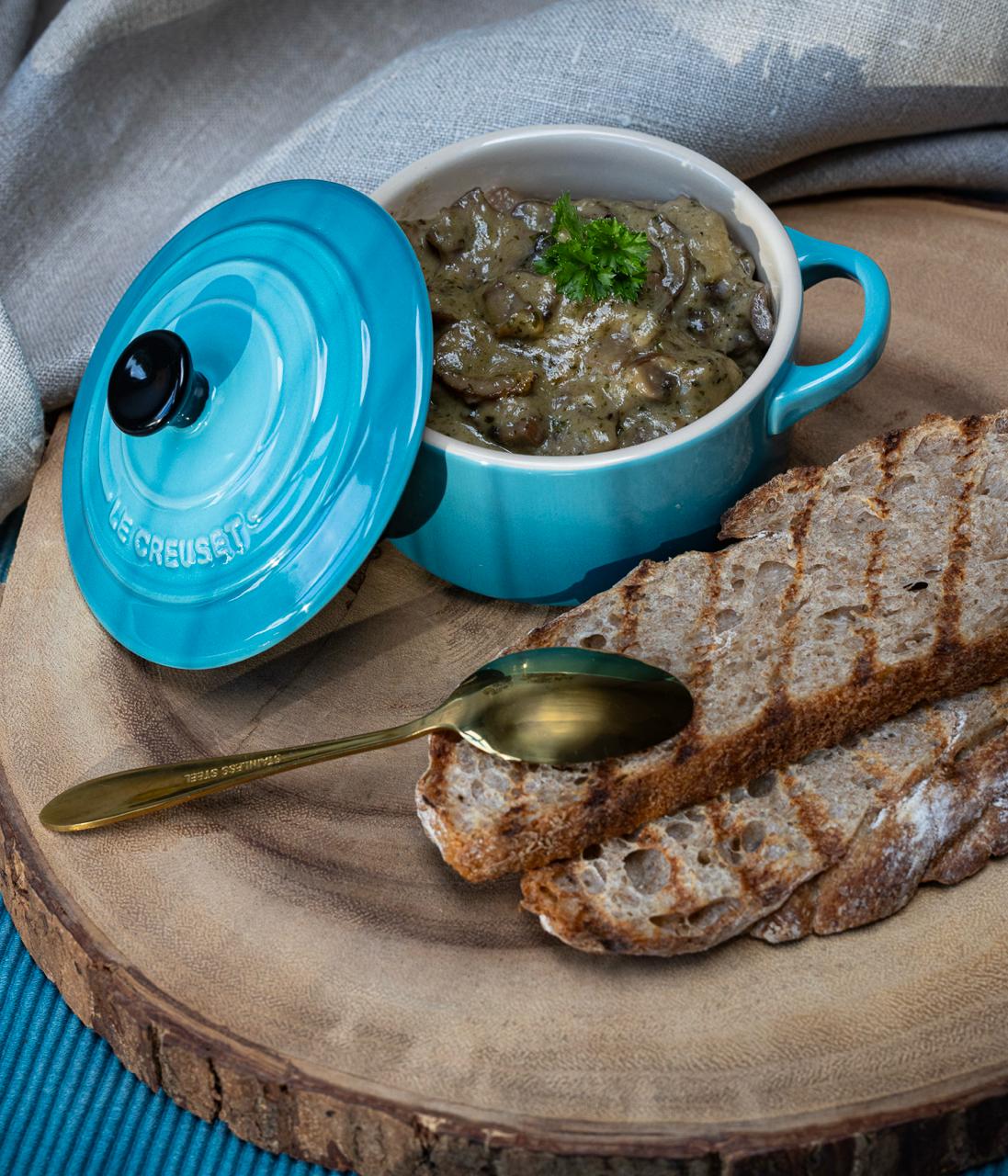 champignons, kruiden, escargots, boter