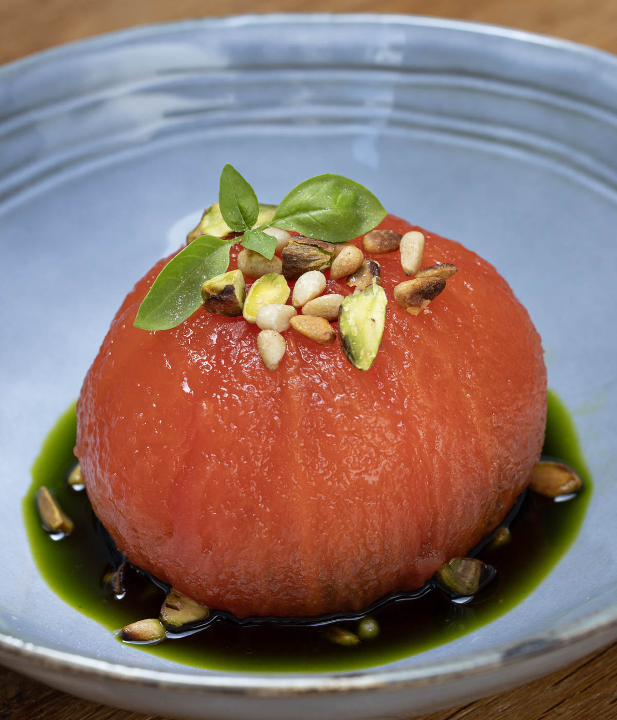 Tomaat, burrata, perzik, pistacchio, basilumolie